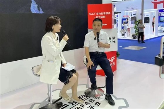 現(xiàn)場(chǎng)直播，暢談發(fā)展